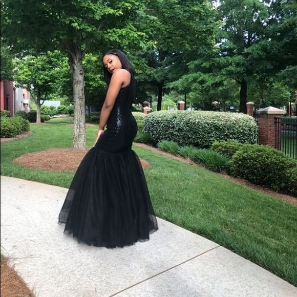 black mermaid style prom dress